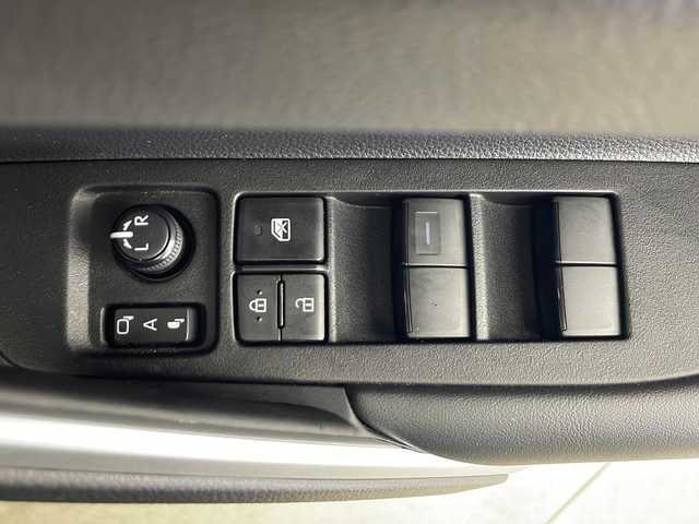 トヨタ カローラ クロス ハイブリッド Z 秋田県 2024(令6)年 0.7万km アティチュードブラックマイカ 4WD/純正ナビ/（AM/FM/TV/Bluetooth）/レーダークルーズコントロール/ビルトインETC2.0/ハーフレザーシート/ワイパーデアイサー/前席シートヒーター/ステアリングヒーター/革巻きステアリング/ルーフレール/オートライト/オートマチックハイビーム/LEDヘッドライト/フォグランプ/トヨタセーフティーセンス/アドバンスパーク/衝突軽減システム/レーンキープアシスト/ブラインドスポットモニター/パワーバックドア