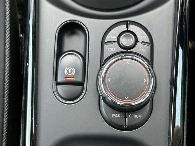 ＭＩＮＩ ミニ クラブマン ジョンクーパーワークス 千葉県 2018(平30)年 5.8万km アイランドブルー ワンオーナー/純正HDDナビ/Bluetooth/AppleCarPlay/USB/ETC/harman kardonスピーカー/バックカメラ/ヘッドアップディスプレイ/MINIドライビングモード/アクティブクルーズコントロール/パドルシフト/前席シートヒーター/前席パワーシート/置くだけ充電/衝突警報/歩行者警報/コンフォートアクセス/オートライト/プッシュスタート/スマートキー/スペアキー1本/LEDヘッドライト/純正フロアマット/保証書・取扱説明書