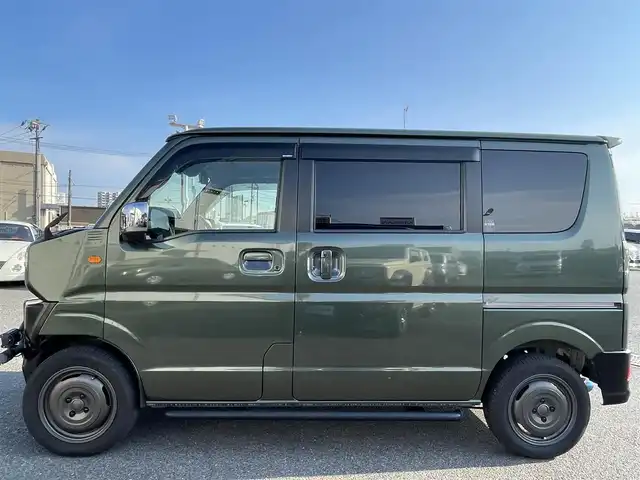 スズキ エブリィ ワゴン PZターボ 広島県 2020(令2)年 3.3万km クールカーキPM ワンオーナー/禁煙車/ジムニーフェイスキット/フロントバンパーガード/社外バンパー/リフトアップ/サイドカバー/社外マフラー/社外ナビ/　【CD/DVD/Bluetooth/フルセグTV】/衝突被害軽減システム/横滑防止装置/盗難防止装置/片側パワースライドドア/D席シートヒーター/レザー調シートカバー/ETC/デジタルインナーミラー/ロットホルダー/純正シリコンカバー/社外ラゲッジトレイ/純正ドアハンドルエスカレッション/フェンダーミラー/オートライト/LEDヘッドライト/社外フォグランプ/プッシュスタート/スマートキー/スペアキー×1/アイドリングストップ/社外アルミホイール 14インチ/ドアバイザー/純正フロアマット/新車時整備手帳（保証書）/取扱説明書