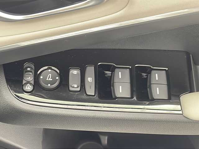 ホンダ ヴェゼル ハイブリッド e:HEV PLaY 岐阜県 2024(令6)年 1.1万km プレミアムサンライトホワイトパール パノラマルーフ/マルチビューモニター/9インチHondaCONNECTディスプレイ/ナビ/フルセグTV/Bluetooth/USB/AppleCarPlay/ワイヤレス充電/ハーフレザーシート/シートヒーター/パワーバックドア/プッシュスタート/スマートキー/フロアマット/衝突軽減ブレーキ/誤発進抑制機能（前方・後方）/近距離衝突軽減ブレーキ/歩行者事故低減ステアリング/路外逸脱抑制機能/渋滞追従機能付きアダプティブクルーズコントロール/車線維持支援システム/先行車発進お知らせ機能/標識認識機能/オートハイビーム/ブラインドスポットインフォメーション/LEDアクティブコーナリングライト