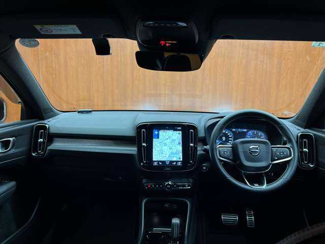 ボルボ ＸＣ４０ T4 AWD Rデザイン 千葉県 2019(平31)年 6万km クリスタルホワイトP ＡＣＣ　/半革シート　/ナビ　/ＴＶ　/Ｂｌｕｅｔｏｏｔｈ接続　/３６０°　/電動シート　/シートヒーター　/電動リアゲート　/アクティブパーキング　/ＬＥＤヘッドライト　/スマートキー　/衝突軽減Ｂ　/ＢＳＭ　/ＬＫＡ　/ＥＴＣ