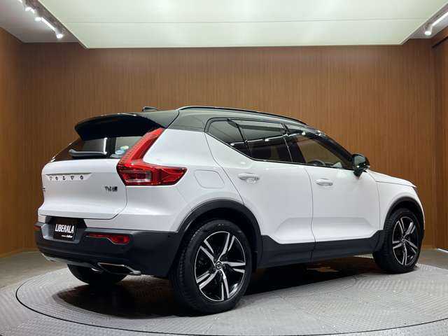 ボルボ ＸＣ４０ T4 AWD Rデザイン 千葉県 2019(平31)年 6万km クリスタルホワイトP ＡＣＣ　/半革シート　/ナビ　/ＴＶ　/Ｂｌｕｅｔｏｏｔｈ接続　/３６０°　/電動シート　/シートヒーター　/電動リアゲート　/アクティブパーキング　/ＬＥＤヘッドライト　/スマートキー　/衝突軽減Ｂ　/ＢＳＭ　/ＬＫＡ　/ＥＴＣ