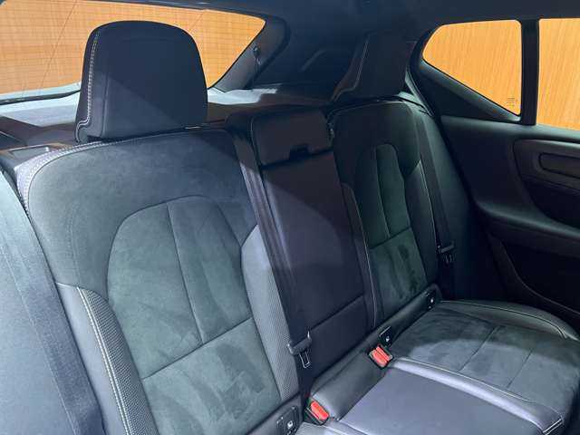 ボルボ ＸＣ４０ T4 AWD Rデザイン 千葉県 2019(平31)年 6万km クリスタルホワイトP ＡＣＣ　/半革シート　/ナビ　/ＴＶ　/Ｂｌｕｅｔｏｏｔｈ接続　/３６０°　/電動シート　/シートヒーター　/電動リアゲート　/アクティブパーキング　/ＬＥＤヘッドライト　/スマートキー　/衝突軽減Ｂ　/ＢＳＭ　/ＬＫＡ　/ＥＴＣ
