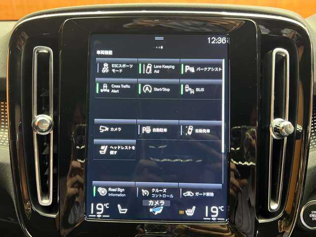 ボルボ ＸＣ４０ T4 AWD Rデザイン 千葉県 2019(平31)年 6万km クリスタルホワイトP ＡＣＣ　/半革シート　/ナビ　/ＴＶ　/Ｂｌｕｅｔｏｏｔｈ接続　/３６０°　/電動シート　/シートヒーター　/電動リアゲート　/アクティブパーキング　/ＬＥＤヘッドライト　/スマートキー　/衝突軽減Ｂ　/ＢＳＭ　/ＬＫＡ　/ＥＴＣ