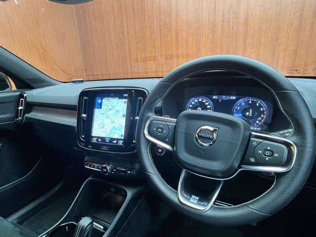 ボルボ ＸＣ４０ T4 AWD Rデザイン 千葉県 2019(平31)年 6万km クリスタルホワイトP ＡＣＣ　/半革シート　/ナビ　/ＴＶ　/Ｂｌｕｅｔｏｏｔｈ接続　/３６０°　/電動シート　/シートヒーター　/電動リアゲート　/アクティブパーキング　/ＬＥＤヘッドライト　/スマートキー　/衝突軽減Ｂ　/ＢＳＭ　/ＬＫＡ　/ＥＴＣ