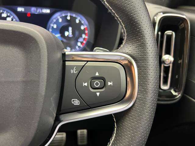 ボルボ ＸＣ４０ T4 AWD Rデザイン 千葉県 2019(平31)年 6万km クリスタルホワイトP ＡＣＣ　/半革シート　/ナビ　/ＴＶ　/Ｂｌｕｅｔｏｏｔｈ接続　/３６０°　/電動シート　/シートヒーター　/電動リアゲート　/アクティブパーキング　/ＬＥＤヘッドライト　/スマートキー　/衝突軽減Ｂ　/ＢＳＭ　/ＬＫＡ　/ＥＴＣ