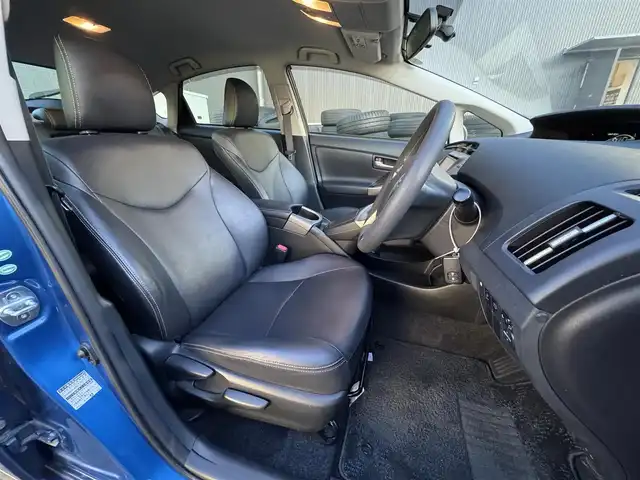 トヨタ プリウス S ツーリングセレ マイコーデ 滋賀県 2014(平26)年 7万km コバルトブルーメタリック 特別仕様車/純正8インチSDナビ/CD/DVD /SD /SDREC/Bluetooth /フルセグTV/純正ドライブレコーダー/純正ビルトインETC/バックカメラ/合皮シート/運転席シートリフター/トノカバー/ヘッドライトウォッシャー/純正LEDヘッドライト/オートライト/ドアバイザー/純正17インチアルミホイール/スマートキー×2/新車時保証書/取扱説明書/ナビ取扱説明書