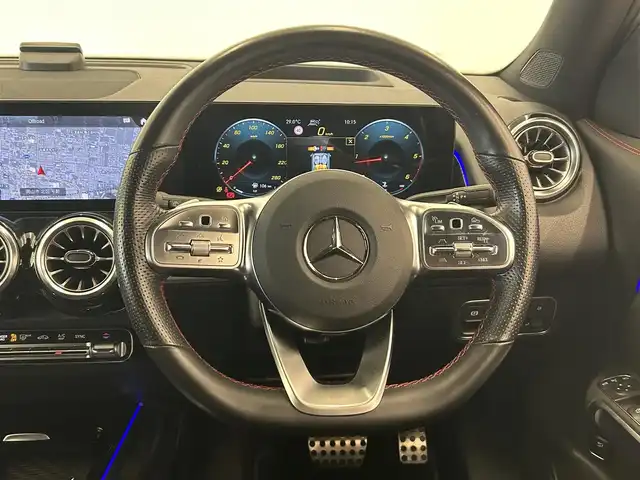 メルセデス・ベンツ Ｍ・ベンツ ＧＬＢ２００ｄ 4マチック AMGライン 岡山県 2022(令4)年 4.5万km ポーラホワイト ワンオーナー/アドバンスドパッケージ/パノラマガラスSR/純正コマンドナビ/全周囲カメラ/ドラレコ（F/R）/ETC/インテリジェントライトシステム/アンビエントライト/パワーテールゲート/道路標識アシスト/アクティブレーンキープ/アテンションアシスト/BSA/ダイナミックセレクト/パワーシート/シートヒーター/ハーフレザーシート/Bluetooth/USB/ワイヤレスチャージ/前後PDC