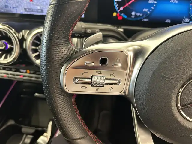 メルセデス・ベンツ Ｍ・ベンツ ＧＬＢ２００ｄ 4マチック AMGライン 岡山県 2022(令4)年 4.5万km ポーラホワイト ワンオーナー/アドバンスドパッケージ/パノラマガラスSR/純正コマンドナビ/全周囲カメラ/ドラレコ（F/R）/ETC/インテリジェントライトシステム/アンビエントライト/パワーテールゲート/道路標識アシスト/アクティブレーンキープ/アテンションアシスト/BSA/ダイナミックセレクト/パワーシート/シートヒーター/ハーフレザーシート/Bluetooth/USB/ワイヤレスチャージ/前後PDC