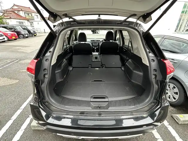 日産 エクストレイル 20X 山形県 2018(平30)年 6.9万km ダイヤモンドブラック 禁煙車/4WD/純正SDナビ/・TV/AM/FM/CD/Bluetooth/アイドリングストップ/エマージェンシーブレーキ/車線逸脱警報/横滑り防止装置/盗難防止装置/LEDヘッドライト/オートライト/フロントフォグランプ/合皮シート/パワーバックドア/バックカメラ/純正フロアマット/純正ドアバイザー/冬タイヤ積み込み/保証書/取扱説明書