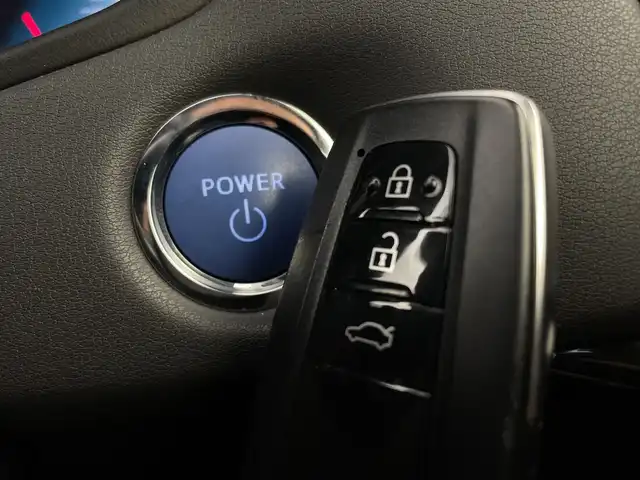 トヨタ クラウン ハイブリッド G Four 新潟県 2020(令2)年 4.1万km プレシャスブラックパール 4WD/トヨタセーフティセンス/ヘッドアップディスプレイ/純正ナビ/　CD/Bluetooth/フルセグTV/バックカメラ/イージークローザードア/レーダークルーズコントロール/LEDオートライト/メモリ付パワーシート/シートヒーター/純正17インチアルミホイール/パドルシフト/ブラインドスポットモニター/クリアランスソナー/電格ミラー/ウインカーミラー/スマートキー/ビルトインETC2.0