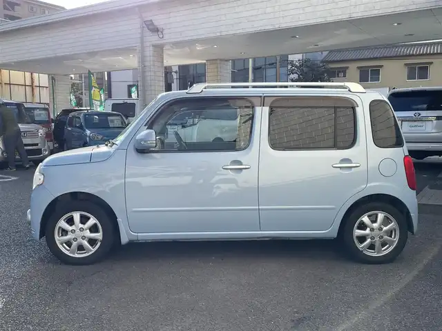 ダイハツ ミラ ココア プラスX 大分県 2011(平23)年 6.9万km ミストブルーマイカメタリック 社外メモリナビ AVN-R8W/【フルセグ/DVD/BTオーディオ】/純正14インチアルミホイール/ルーフレール/ETC/運転席シートリフター/ウインカーミラー/ヘッドライトレベライザー/チルトステアリング/リアプライバシーガラス/ドアバイザー/フロアマット/電動格納ミラー/Wエアバッグ/ABS/スマートキー/スペアキー/車両取説/ナビ取説