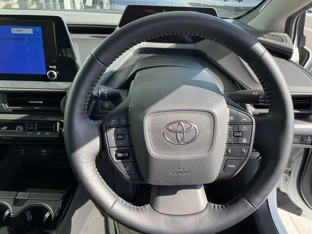 トヨタ プリウス U 愛知県 2023(令5)年 3.5万km プラチナホワイトパールマイカ トヨタセーフティセンス/純正ディズプレイオーディオ　ナビ機能なし/全方位カメラ/レーダークルーズコントロール/バックカメラ/コーナーセンサー/ETC2.0/ブラインドスポットモニター/ステアリングヒーター/LEDヘッドライト/オートマチックハイビーム/衝突軽減システム/フルセグ/Bluetooth/ステアリングスイッチ/スマートキー/プッシュスタート