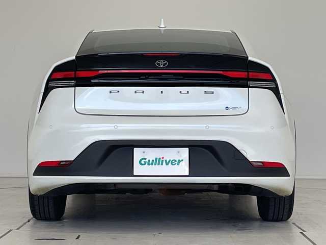 トヨタ プリウス U 愛知県 2023(令5)年 3.5万km プラチナホワイトパールマイカ トヨタセーフティセンス/純正ディズプレイオーディオ　ナビ機能なし/全方位カメラ/レーダークルーズコントロール/バックカメラ/コーナーセンサー/ETC2.0/ブラインドスポットモニター/ステアリングヒーター/LEDヘッドライト/オートマチックハイビーム/衝突軽減システム/フルセグ/Bluetooth/ステアリングスイッチ/スマートキー/プッシュスタート