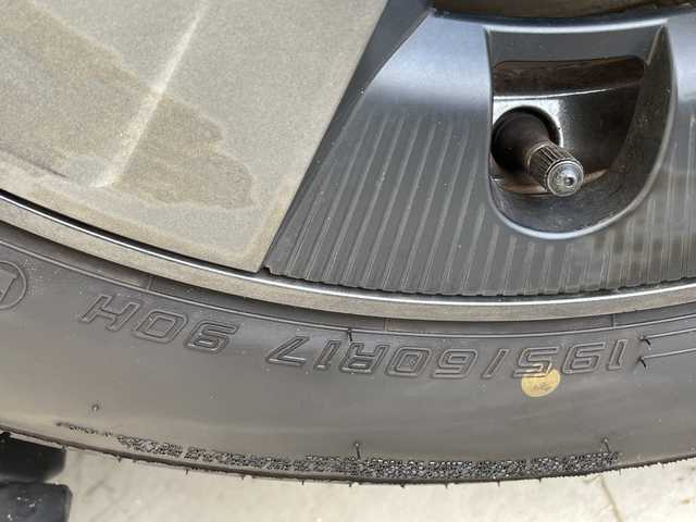 トヨタ プリウス U 愛知県 2023(令5)年 3.5万km プラチナホワイトパールマイカ トヨタセーフティセンス/純正ディズプレイオーディオ　ナビ機能なし/全方位カメラ/レーダークルーズコントロール/バックカメラ/コーナーセンサー/ETC2.0/ブラインドスポットモニター/ステアリングヒーター/LEDヘッドライト/オートマチックハイビーム/衝突軽減システム/フルセグ/Bluetooth/ステアリングスイッチ/スマートキー/プッシュスタート