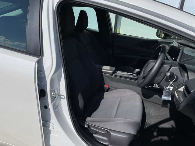 トヨタ プリウス U 愛知県 2023(令5)年 3.5万km プラチナホワイトパールマイカ トヨタセーフティセンス/純正ディズプレイオーディオ　ナビ機能なし/全方位カメラ/レーダークルーズコントロール/バックカメラ/コーナーセンサー/ETC2.0/ブラインドスポットモニター/ステアリングヒーター/LEDヘッドライト/オートマチックハイビーム/衝突軽減システム/フルセグ/Bluetooth/ステアリングスイッチ/スマートキー/プッシュスタート