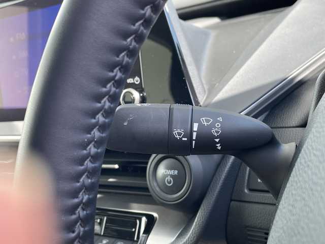 トヨタ プリウス U 愛知県 2023(令5)年 3.5万km プラチナホワイトパールマイカ トヨタセーフティセンス/純正ディズプレイオーディオ　ナビ機能なし/全方位カメラ/レーダークルーズコントロール/バックカメラ/コーナーセンサー/ETC2.0/ブラインドスポットモニター/ステアリングヒーター/LEDヘッドライト/オートマチックハイビーム/衝突軽減システム/フルセグ/Bluetooth/ステアリングスイッチ/スマートキー/プッシュスタート