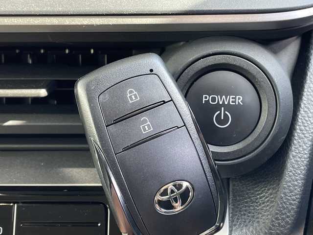 トヨタ プリウス U 愛知県 2023(令5)年 3.5万km プラチナホワイトパールマイカ トヨタセーフティセンス/純正ディズプレイオーディオ　ナビ機能なし/全方位カメラ/レーダークルーズコントロール/バックカメラ/コーナーセンサー/ETC2.0/ブラインドスポットモニター/ステアリングヒーター/LEDヘッドライト/オートマチックハイビーム/衝突軽減システム/フルセグ/Bluetooth/ステアリングスイッチ/スマートキー/プッシュスタート