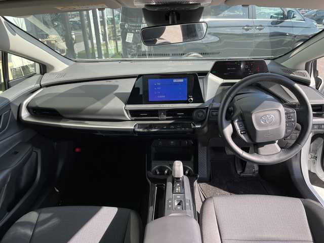 トヨタ プリウス U 愛知県 2023(令5)年 3.5万km プラチナホワイトパールマイカ トヨタセーフティセンス/純正ディズプレイオーディオ　ナビ機能なし/全方位カメラ/レーダークルーズコントロール/バックカメラ/コーナーセンサー/ETC2.0/ブラインドスポットモニター/ステアリングヒーター/LEDヘッドライト/オートマチックハイビーム/衝突軽減システム/フルセグ/Bluetooth/ステアリングスイッチ/スマートキー/プッシュスタート