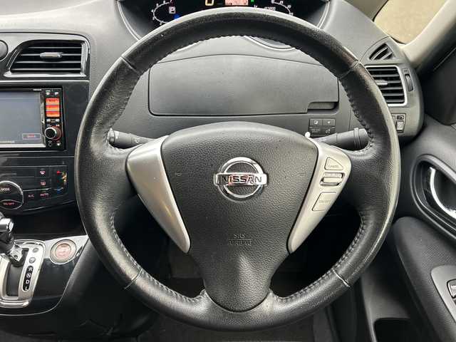 日産 セレナ ハイウェイスター Vセレクション 鹿児島県 2012(平24)年 10.8万km ブリリアントホワイトパール 純正ナビ/　　CD/DVD/BT/フルセグ/バックカメラ/両側パワースライドドア/クルーズコントロール/オートライト/純正16インチアルミホイール/ステアリングスイッチ/リアオートエアコン/アイドリングストップ/ヒルスタートアシスト/後席サンシェード/スマートキー/ETC