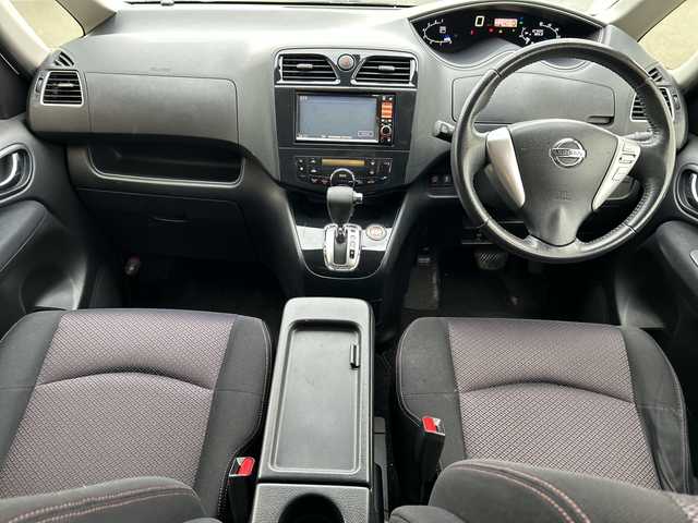 日産 セレナ ハイウェイスター Vセレクション 鹿児島県 2012(平24)年 10.8万km ブリリアントホワイトパール 純正ナビ/　　CD/DVD/BT/フルセグ/バックカメラ/両側パワースライドドア/クルーズコントロール/オートライト/純正16インチアルミホイール/ステアリングスイッチ/リアオートエアコン/アイドリングストップ/ヒルスタートアシスト/後席サンシェード/スマートキー/ETC