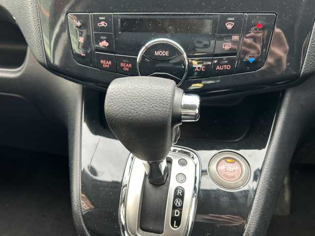 日産 セレナ ハイウェイスター Vセレクション 鹿児島県 2012(平24)年 10.8万km ブリリアントホワイトパール 純正ナビ/　　CD/DVD/BT/フルセグ/バックカメラ/両側パワースライドドア/クルーズコントロール/オートライト/純正16インチアルミホイール/ステアリングスイッチ/リアオートエアコン/アイドリングストップ/ヒルスタートアシスト/後席サンシェード/スマートキー/ETC