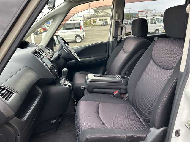 日産 セレナ ハイウェイスター Vセレクション 鹿児島県 2012(平24)年 10.8万km ブリリアントホワイトパール 純正ナビ/　　CD/DVD/BT/フルセグ/バックカメラ/両側パワースライドドア/クルーズコントロール/オートライト/純正16インチアルミホイール/ステアリングスイッチ/リアオートエアコン/アイドリングストップ/ヒルスタートアシスト/後席サンシェード/スマートキー/ETC