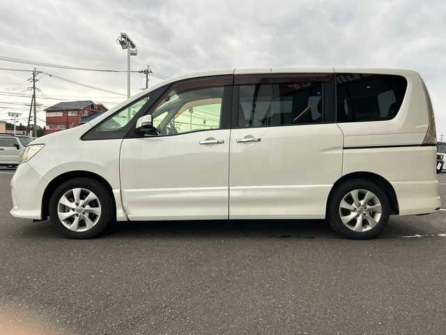 日産 セレナ ハイウェイスター Vセレクション 鹿児島県 2012(平24)年 10.8万km ブリリアントホワイトパール 純正ナビ/　　CD/DVD/BT/フルセグ/バックカメラ/両側パワースライドドア/クルーズコントロール/オートライト/純正16インチアルミホイール/ステアリングスイッチ/リアオートエアコン/アイドリングストップ/ヒルスタートアシスト/後席サンシェード/スマートキー/ETC