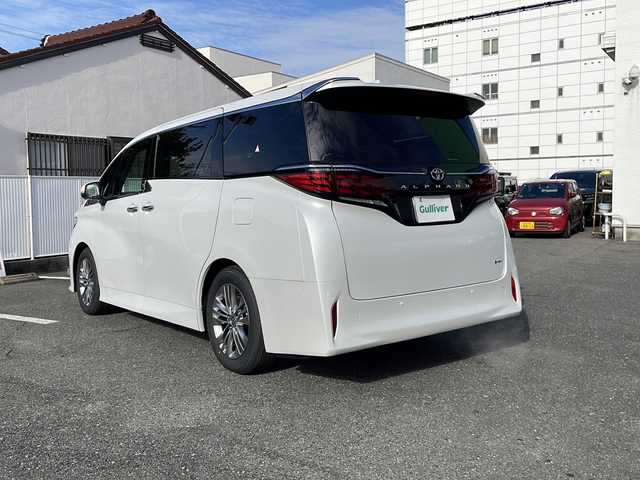 トヨタ アルファードハイブリット Z 愛知県 2025(令7)年 0.1千km プラチナホワイトパールマイカ ワンオーナー/14インチディスプレイオーディオプラス/【コネクティッドナビ対応・フルセグTV・AM/FM・USB入力・HDMI入力・AppleCarPlay・AndrodiAuto】/ETC2.0/左右独立ムーンルーフ/デジタルインナーミラー/パワーシート（前席）/・マイコンプリセットドライビングポジションシステム/助手席肩口パワーシートスイッチ/2列目エグゼクティブパワーシート/【パワーリクライニング・大型ヘッドレスト・快適温熱シート・充電用USB端子・パワーオットマン・折り畳み式サイドテーブル・大型アームレスト】/セーフティセンス（予防安全パッケージ）/【プリクラッシュセーフティ・レーントレーシングアシスト・レーンディパーチャーアラート・全車速追従機能付レーダークルーズコントロール・アダプティブハイビームシステム・ロードサインアシスト】/トヨタチームメイト/カラーヘッドアップディスプレイ/・タッチトレーサーオペレーション/ユニバーサルステップ/グローブボックス照明/おくだけ充電/床下透過表示機能付パノラミックビューモニター/3眼LEDヘッドライトランプ/新車保証書/スペアキー