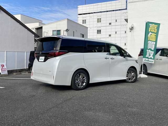 トヨタ アルファードハイブリット Z 愛知県 2025(令7)年 0.1千km プラチナホワイトパールマイカ ワンオーナー/14インチディスプレイオーディオプラス/【コネクティッドナビ対応・フルセグTV・AM/FM・USB入力・HDMI入力・AppleCarPlay・AndrodiAuto】/ETC2.0/左右独立ムーンルーフ/デジタルインナーミラー/パワーシート（前席）/・マイコンプリセットドライビングポジションシステム/助手席肩口パワーシートスイッチ/2列目エグゼクティブパワーシート/【パワーリクライニング・大型ヘッドレスト・快適温熱シート・充電用USB端子・パワーオットマン・折り畳み式サイドテーブル・大型アームレスト】/セーフティセンス（予防安全パッケージ）/【プリクラッシュセーフティ・レーントレーシングアシスト・レーンディパーチャーアラート・全車速追従機能付レーダークルーズコントロール・アダプティブハイビームシステム・ロードサインアシスト】/トヨタチームメイト/カラーヘッドアップディスプレイ/・タッチトレーサーオペレーション/ユニバーサルステップ/グローブボックス照明/おくだけ充電/床下透過表示機能付パノラミックビューモニター/3眼LEDヘッドライトランプ/新車保証書/スペアキー