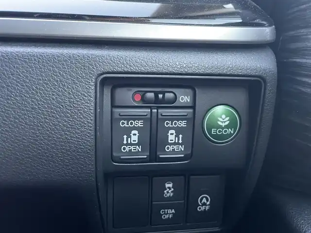 ホンダ オデッセイ 兵庫県 2014(平26)年 10.6万km プレミアムヴィーナスブラックP (株)IDOMが運営する【じしゃロン西宮店】の自社ローン専用車両になります。こちらは現金またはオートローンご利用時の価格です。自社ローンご希望の方は別途その旨お申付け下さい/＊両側パワースライドドア/＊プッシュスタート/＊純正ナビ/＊フルセグテレビ/＊バックカメラ/＊フリップダウンモニター/＊運転席パワーシート/＊CTBA