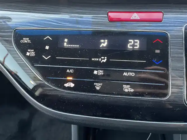 ホンダ オデッセイ 兵庫県 2014(平26)年 10.6万km プレミアムヴィーナスブラックP (株)IDOMが運営する【じしゃロン西宮店】の自社ローン専用車両になります。こちらは現金またはオートローンご利用時の価格です。自社ローンご希望の方は別途その旨お申付け下さい/＊両側パワースライドドア/＊プッシュスタート/＊純正ナビ/＊フルセグテレビ/＊バックカメラ/＊フリップダウンモニター/＊運転席パワーシート/＊CTBA