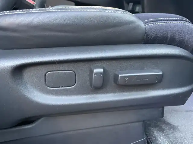 ホンダ オデッセイ 兵庫県 2014(平26)年 10.6万km プレミアムヴィーナスブラックP (株)IDOMが運営する【じしゃロン西宮店】の自社ローン専用車両になります。こちらは現金またはオートローンご利用時の価格です。自社ローンご希望の方は別途その旨お申付け下さい/＊両側パワースライドドア/＊プッシュスタート/＊純正ナビ/＊フルセグテレビ/＊バックカメラ/＊フリップダウンモニター/＊運転席パワーシート/＊CTBA