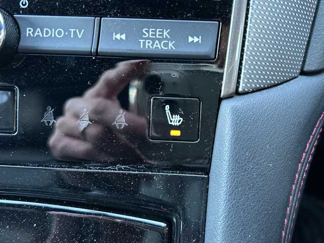 日産 スカイライン 400R 大阪府 2020(令2)年 5万km ブリリアントホワイトパール エマージェンシーブレーキ/純正ナビ　/全方位カメラ　/フルセグＴＶ　ＣＤ　ＤＶＤ　ＢＴ　/黒レザーシート　/パワーシート　/シートメモリ　/シートヒーター　/パドルシフト　/レーダークルコン　/ＥＴＣ２．０　/ＬＥＤヘッドライト　/ドライブレコーダー　/プッシュスタート　/スマートキー　/取扱説明書　保証書　/純正アルミホイール　/純正フロアマット