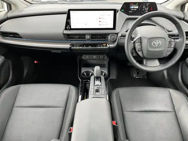 トヨタ プリウス Z 奈良県 2025(令7)年 1.3万km プラチナホワイトパールマイカ モデリスタエアロ/純正12インチディスプレイオーディオ/（TV/BT/AppleCarPlay/AndroidAuto）/レーダークルーズコントロール/アラウンドビューモニター/ブラインドスポットモニター/前後コーナーセンサー/プリクラッシュセーフティ/レーンキープアシスト/パーキングアシスト/パワーバックドア/レザーシート/運転席メモリ付きパワーシート/前席シートヒーター/エアーシート/ステアリングヒーター/ワイヤレス充電/デジタルインナーミラー/LEDヘッドライト/ETC2.0/純正19インチAW/保証書/取り扱い説明書