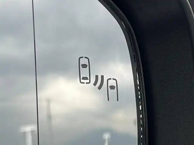 トヨタ プリウス Z 奈良県 2025(令7)年 1.3万km プラチナホワイトパールマイカ モデリスタエアロ/純正12インチディスプレイオーディオ/（TV/BT/AppleCarPlay/AndroidAuto）/レーダークルーズコントロール/アラウンドビューモニター/ブラインドスポットモニター/前後コーナーセンサー/プリクラッシュセーフティ/レーンキープアシスト/パーキングアシスト/パワーバックドア/レザーシート/運転席メモリ付きパワーシート/前席シートヒーター/エアーシート/ステアリングヒーター/ワイヤレス充電/デジタルインナーミラー/LEDヘッドライト/ETC2.0/純正19インチAW/保証書/取り扱い説明書