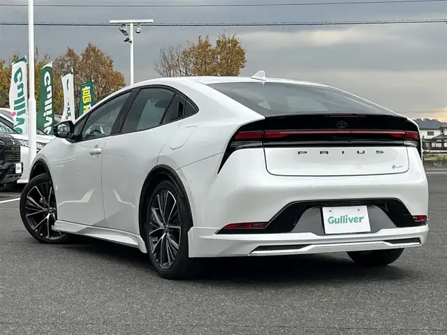 トヨタ プリウス Z 奈良県 2025(令7)年 1.3万km プラチナホワイトパールマイカ モデリスタエアロ/純正12インチディスプレイオーディオ/（TV/BT/AppleCarPlay/AndroidAuto）/レーダークルーズコントロール/アラウンドビューモニター/ブラインドスポットモニター/前後コーナーセンサー/プリクラッシュセーフティ/レーンキープアシスト/パーキングアシスト/パワーバックドア/レザーシート/運転席メモリ付きパワーシート/前席シートヒーター/エアーシート/ステアリングヒーター/ワイヤレス充電/デジタルインナーミラー/LEDヘッドライト/ETC2.0/純正19インチAW/保証書/取り扱い説明書
