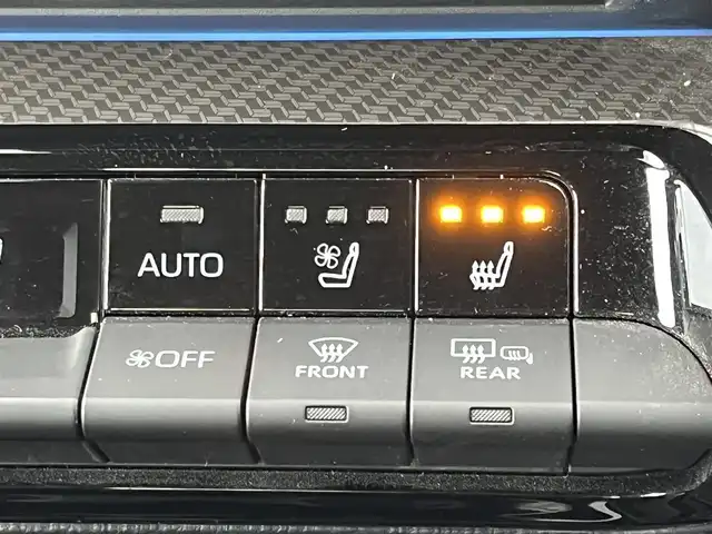 トヨタ プリウス Z 奈良県 2025(令7)年 1.3万km プラチナホワイトパールマイカ モデリスタエアロ/純正12インチディスプレイオーディオ/（TV/BT/AppleCarPlay/AndroidAuto）/レーダークルーズコントロール/アラウンドビューモニター/ブラインドスポットモニター/前後コーナーセンサー/プリクラッシュセーフティ/レーンキープアシスト/パーキングアシスト/パワーバックドア/レザーシート/運転席メモリ付きパワーシート/前席シートヒーター/エアーシート/ステアリングヒーター/ワイヤレス充電/デジタルインナーミラー/LEDヘッドライト/ETC2.0/純正19インチAW/保証書/取り扱い説明書