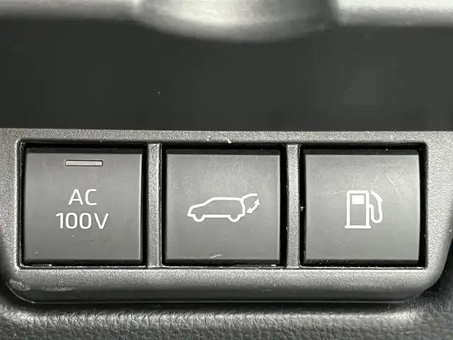 トヨタ プリウス Z 奈良県 2025(令7)年 1.3万km プラチナホワイトパールマイカ モデリスタエアロ/純正12インチディスプレイオーディオ/（TV/BT/AppleCarPlay/AndroidAuto）/レーダークルーズコントロール/アラウンドビューモニター/ブラインドスポットモニター/前後コーナーセンサー/プリクラッシュセーフティ/レーンキープアシスト/パーキングアシスト/パワーバックドア/レザーシート/運転席メモリ付きパワーシート/前席シートヒーター/エアーシート/ステアリングヒーター/ワイヤレス充電/デジタルインナーミラー/LEDヘッドライト/ETC2.0/純正19インチAW/保証書/取り扱い説明書