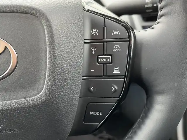 トヨタ プリウス Z 奈良県 2025(令7)年 1.3万km プラチナホワイトパールマイカ モデリスタエアロ/純正12インチディスプレイオーディオ/（TV/BT/AppleCarPlay/AndroidAuto）/レーダークルーズコントロール/アラウンドビューモニター/ブラインドスポットモニター/前後コーナーセンサー/プリクラッシュセーフティ/レーンキープアシスト/パーキングアシスト/パワーバックドア/レザーシート/運転席メモリ付きパワーシート/前席シートヒーター/エアーシート/ステアリングヒーター/ワイヤレス充電/デジタルインナーミラー/LEDヘッドライト/ETC2.0/純正19インチAW/保証書/取り扱い説明書