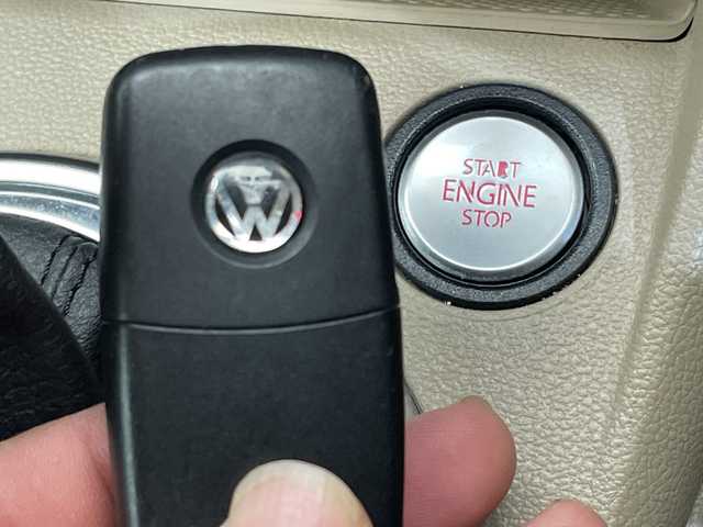 フォルクスワーゲン ザ・ビートル チョコ 愛媛県 2014(平26)年 8万km 茶 社外７インチナビ/Bluetooth/ワンセグテレビ/ドライブレコーダー/ETC/プッシュスタート/LEDヘッドライト/オートライト/フォグランプ/電動格納ミラー