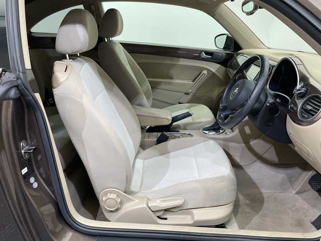 フォルクスワーゲン ザ・ビートル チョコ 愛媛県 2014(平26)年 8万km 茶 社外７インチナビ/Bluetooth/ワンセグテレビ/ドライブレコーダー/ETC/プッシュスタート/LEDヘッドライト/オートライト/フォグランプ/電動格納ミラー