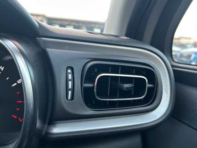 シトロエン Ｃ３ シャイン 滋賀県 2019(令1)年 1.8万km サーブル 純正ナビ/バックカメラ/ａｐｐｌｅｃａｒｐｌａｙ/純正１６インチＡＷ/アダプティブクルーズコントロール/ブラインドスポットモニター/クリアランスソナー/アクティブセーフティブレーキ/ＥＴＣ/ドライブレコーダー/スマートキー