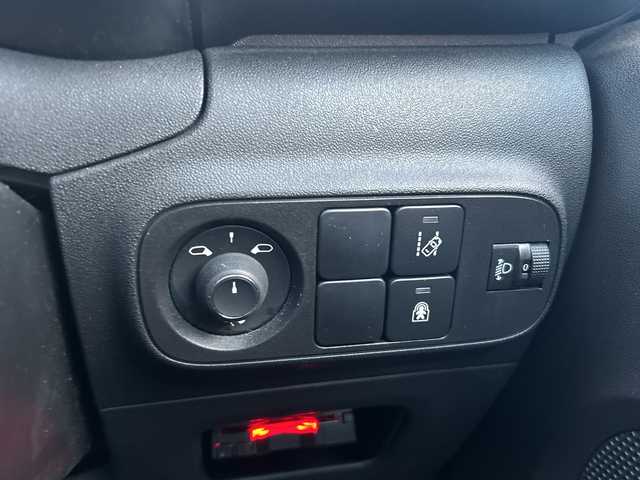 シトロエン Ｃ３ シャイン 滋賀県 2019(令1)年 1.8万km サーブル 純正ナビ/バックカメラ/ａｐｐｌｅｃａｒｐｌａｙ/純正１６インチＡＷ/アダプティブクルーズコントロール/ブラインドスポットモニター/クリアランスソナー/アクティブセーフティブレーキ/ＥＴＣ/ドライブレコーダー/スマートキー