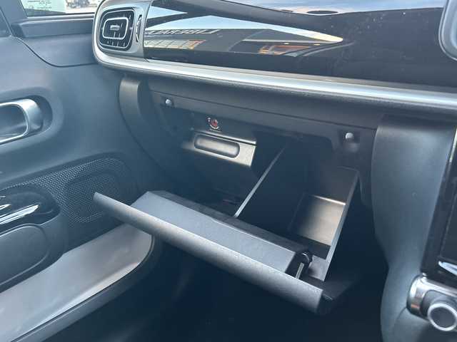 シトロエン Ｃ３ シャイン 滋賀県 2019(令1)年 1.8万km サーブル 純正ナビ/バックカメラ/ａｐｐｌｅｃａｒｐｌａｙ/純正１６インチＡＷ/アダプティブクルーズコントロール/ブラインドスポットモニター/クリアランスソナー/アクティブセーフティブレーキ/ＥＴＣ/ドライブレコーダー/スマートキー