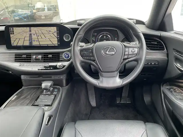 レクサス ＬＳ 500h Iパッケージ 東京都 2021(令3)年 3.6万km シルバー 法人ワンオーナー/走行35886km/メーカーオプション設定色(1L3/銀影ラスター)/Lexusチームメイト(アドバンスドパーク対応)/Lexusセーフティシステム+A/（PCS/FCTA/LTA/AHS/RSA）/レーダークルーズコントロール/先行車発進告知/メーカーオプション3Dサラウンドシステム/（マークレビンソン/23スピーカー)/純正SDナビ/DTV(12.3インチワイド)/・AppleCarPlay/AndroidAuto対応/・Bluetooth ・Blu-ray/DVD再生/・Miracast ・microSDミュージックサーバー/全方位パノラミックビューモニター/デジタルインナーミラー /電動レザーシート(ブラック/本革)/・運転席20way/助手席18way/・シートヒーター(運転席/助手席)/・シートベンチレーション(運転席/助手席)/ステアリングヒーター/イージークローザードア(全ドア)/電動パワートランクリッド/HUD(ヘッドアップディスプレイ)/LEDヘッドランプ/電子制御式エアサスペンション/純正19インチアルミホイール/スマートキー(スペア1個付)/車検 R8年4月11日迄/記録簿(R4/5/6年)/取説(車体/クイックガイド/ナビ/電子/後席)