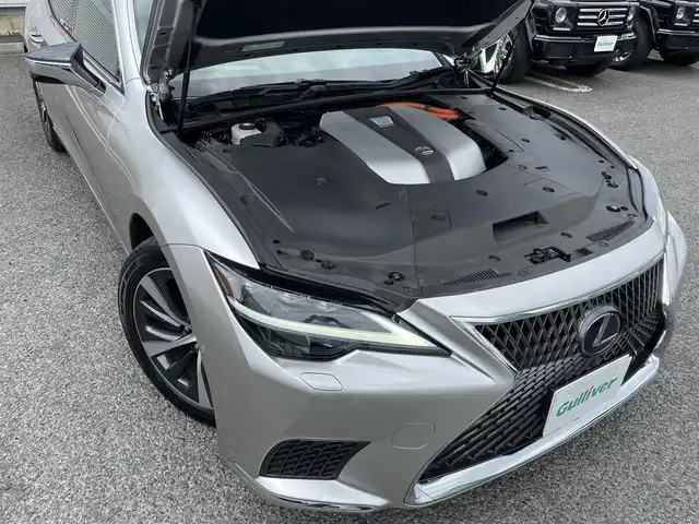 レクサス ＬＳ 500h Iパッケージ 東京都 2021(令3)年 3.6万km シルバー 法人ワンオーナー/走行35886km/メーカーオプション設定色(1L3/銀影ラスター)/Lexusチームメイト(アドバンスドパーク対応)/Lexusセーフティシステム+A/（PCS/FCTA/LTA/AHS/RSA）/レーダークルーズコントロール/先行車発進告知/メーカーオプション3Dサラウンドシステム/（マークレビンソン/23スピーカー)/純正SDナビ/DTV(12.3インチワイド)/・AppleCarPlay/AndroidAuto対応/・Bluetooth ・Blu-ray/DVD再生/・Miracast ・microSDミュージックサーバー/全方位パノラミックビューモニター/デジタルインナーミラー /電動レザーシート(ブラック/本革)/・運転席20way/助手席18way/・シートヒーター(運転席/助手席)/・シートベンチレーション(運転席/助手席)/ステアリングヒーター/イージークローザードア(全ドア)/電動パワートランクリッド/HUD(ヘッドアップディスプレイ)/LEDヘッドランプ/電子制御式エアサスペンション/純正19インチアルミホイール/スマートキー(スペア1個付)/車検 R8年4月11日迄/記録簿(R4/5/6年)/取説(車体/クイックガイド/ナビ/電子/後席)