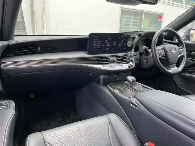 レクサス ＬＳ 500h Iパッケージ 東京都 2021(令3)年 3.6万km シルバー 法人ワンオーナー/走行35886km/メーカーオプション設定色(1L3/銀影ラスター)/Lexusチームメイト(アドバンスドパーク対応)/Lexusセーフティシステム+A/（PCS/FCTA/LTA/AHS/RSA）/レーダークルーズコントロール/先行車発進告知/メーカーオプション3Dサラウンドシステム/（マークレビンソン/23スピーカー)/純正SDナビ/DTV(12.3インチワイド)/・AppleCarPlay/AndroidAuto対応/・Bluetooth ・Blu-ray/DVD再生/・Miracast ・microSDミュージックサーバー/全方位パノラミックビューモニター/デジタルインナーミラー /電動レザーシート(ブラック/本革)/・運転席20way/助手席18way/・シートヒーター(運転席/助手席)/・シートベンチレーション(運転席/助手席)/ステアリングヒーター/イージークローザードア(全ドア)/電動パワートランクリッド/HUD(ヘッドアップディスプレイ)/LEDヘッドランプ/電子制御式エアサスペンション/純正19インチアルミホイール/スマートキー(スペア1個付)/車検 R8年4月11日迄/記録簿(R4/5/6年)/取説(車体/クイックガイド/ナビ/電子/後席)