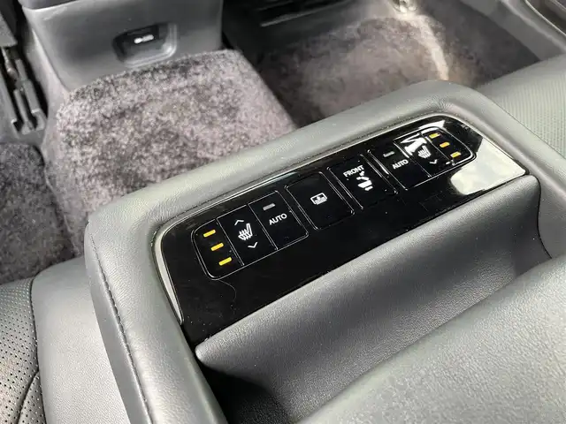 レクサス ＬＳ 500h Iパッケージ 東京都 2021(令3)年 3.6万km シルバー 法人ワンオーナー/走行35886km/メーカーオプション設定色(1L3/銀影ラスター)/Lexusチームメイト(アドバンスドパーク対応)/Lexusセーフティシステム+A/（PCS/FCTA/LTA/AHS/RSA）/レーダークルーズコントロール/先行車発進告知/メーカーオプション3Dサラウンドシステム/（マークレビンソン/23スピーカー)/純正SDナビ/DTV(12.3インチワイド)/・AppleCarPlay/AndroidAuto対応/・Bluetooth ・Blu-ray/DVD再生/・Miracast ・microSDミュージックサーバー/全方位パノラミックビューモニター/デジタルインナーミラー /電動レザーシート(ブラック/本革)/・運転席20way/助手席18way/・シートヒーター(運転席/助手席)/・シートベンチレーション(運転席/助手席)/ステアリングヒーター/イージークローザードア(全ドア)/電動パワートランクリッド/HUD(ヘッドアップディスプレイ)/LEDヘッドランプ/電子制御式エアサスペンション/純正19インチアルミホイール/スマートキー(スペア1個付)/車検 R8年4月11日迄/記録簿(R4/5/6年)/取説(車体/クイックガイド/ナビ/電子/後席)