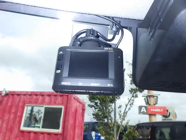 スズキ スペーシア カスタム HYBRID XS 千葉県 2020(令2)年 4.8万km ピュアホワイトP 社外メモリーナビ【AVIC-RW810】/フルセグテレビ/Bluetooth/DVD再生機能/バックカメラ/ETC/ドライブレコーダー/プッシュスタート/スペアキー/両側パワースライドドア/運転席シートヒーター/純正フロアマット/電動格納ウィンカーミラー/ドアバイザー/コーナーセンサー/スズキセーフティサポート/横滑り防止装置/盗難防止装置/純正アルミホイール15インチ